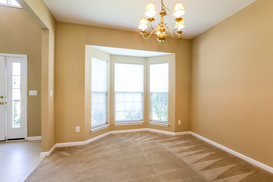 Building Photo - 9908 Spring Park Dr