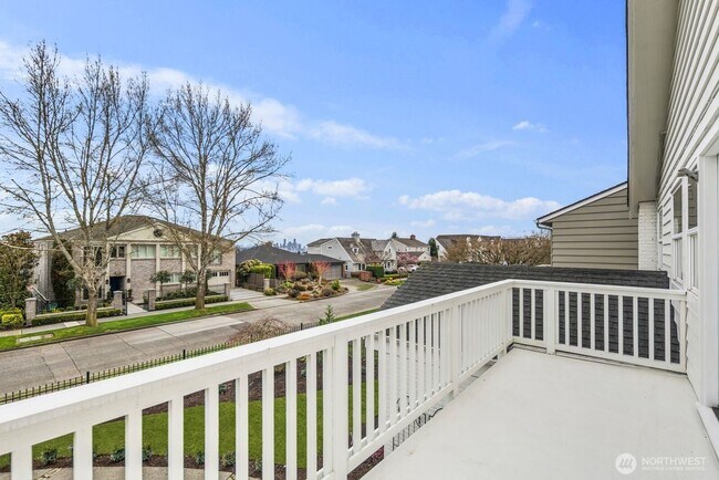 Building Photo - Exceptional Magnolia Home - Rare opportunity to live in Seattles Premier  Neighborhood