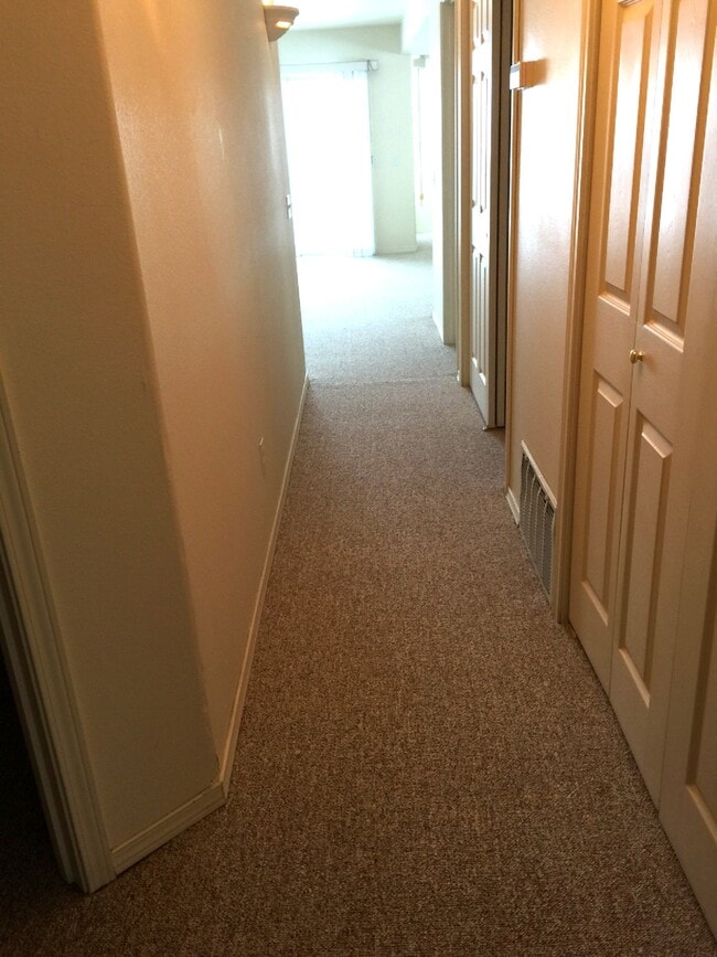 Building Photo - 2305 W Woodin Ave