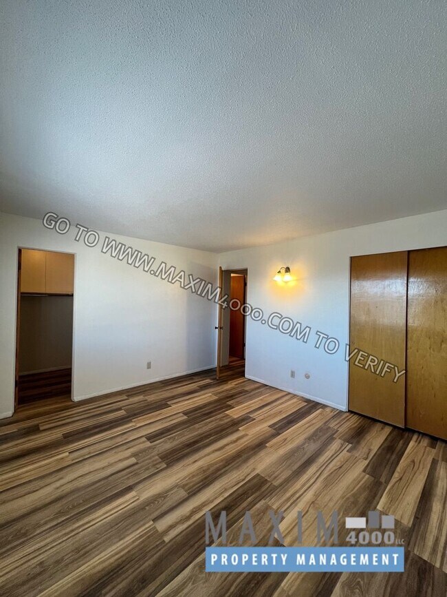 Building Photo - 580 Bookcliff Ave