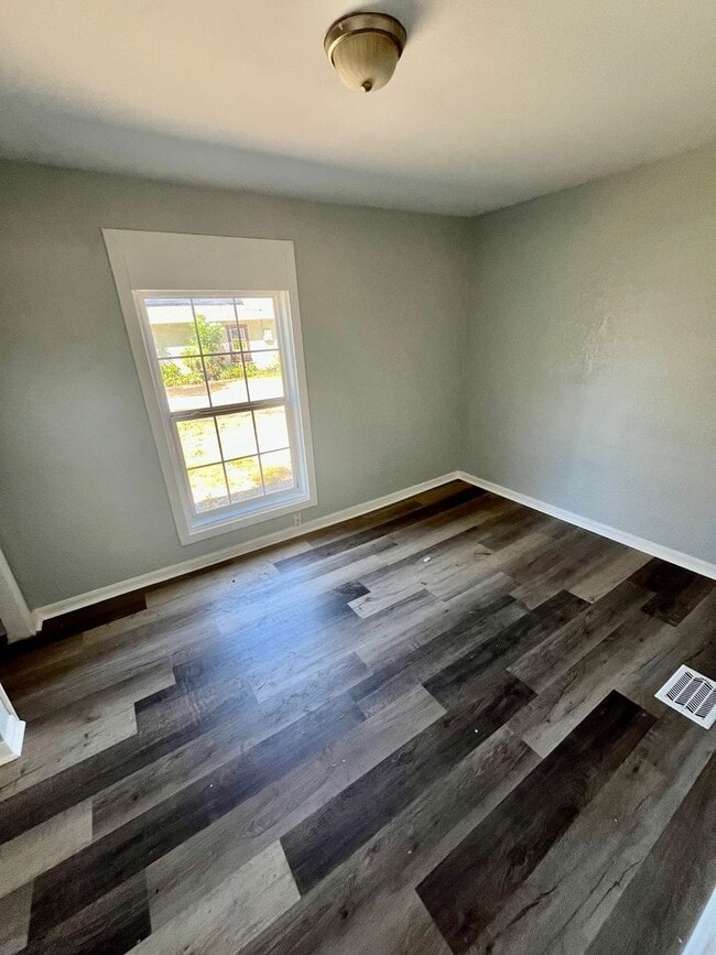 Building Photo - 3BR/1BA with HUGE Backyard, LVT Wood Floor...