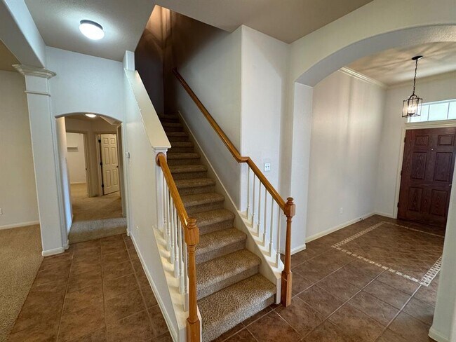 Building Photo - 9820 Savannah Ridge Dr