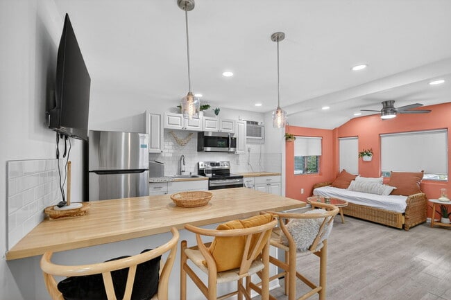 Building Photo - 306 N J St