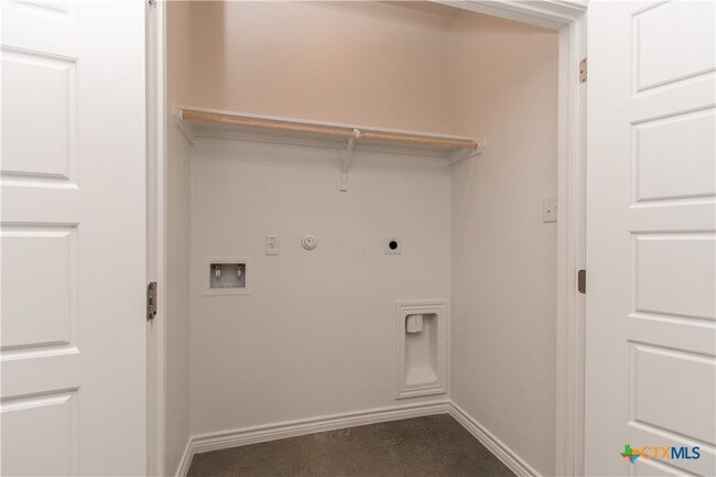 Building Photo - 3905 Hackberry Dr