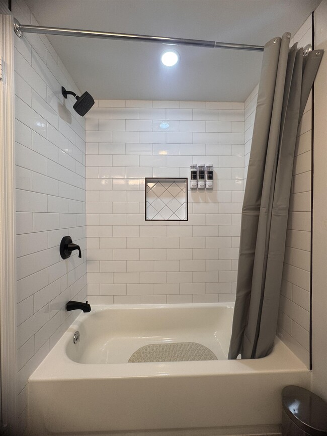 Building Photo - 375 Whiton St