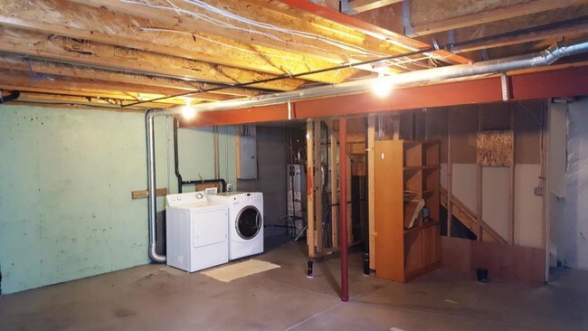 Building Photo - 13287 Holly St