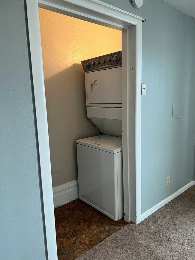 Building Photo - 2332 Arlington Ave