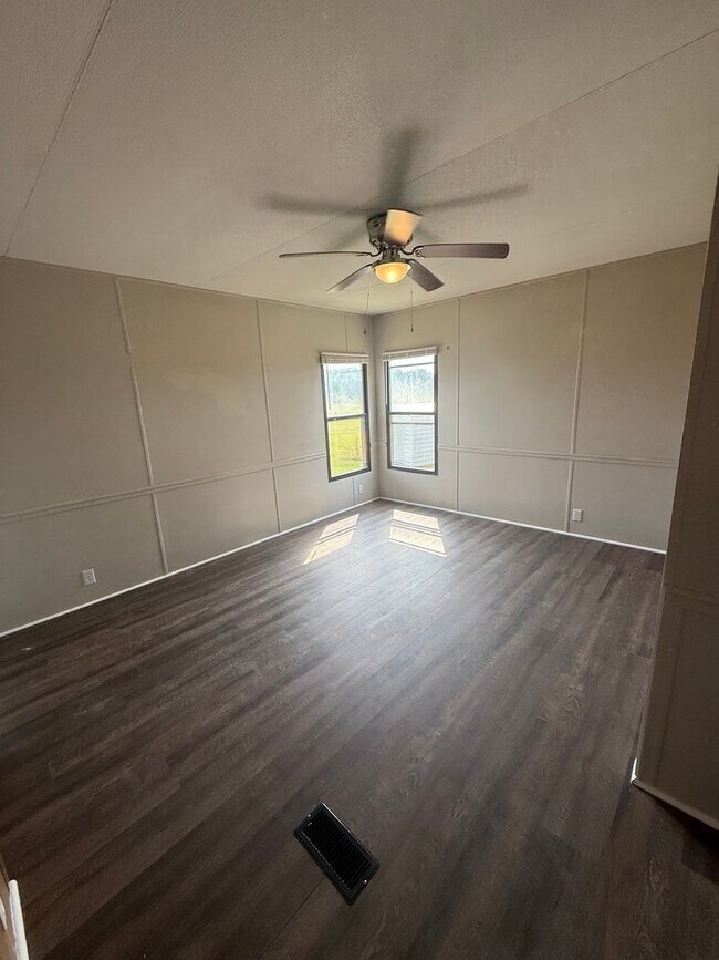 Building Photo - Welcome Home!! 2/2 Newly Renovated Mobile ...