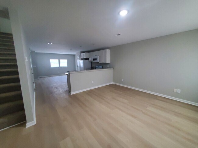 Building Photo - NEW TOWNHOME BUIKT MARCH 2023!