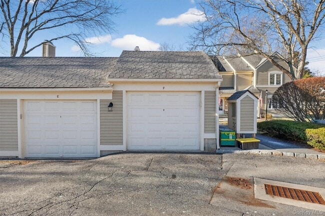 Building Photo - 1306 Nutmeg Dr