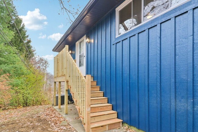 Building Photo - 23460 W N Lakewood Ln