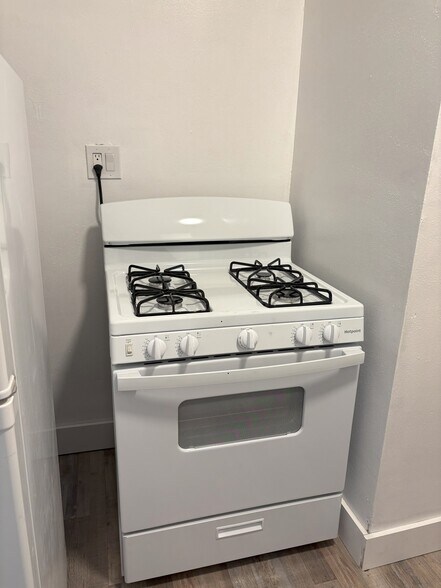 new gas range - 445 16th St SE
