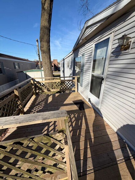 Building Photo - 905 W 37th Ave