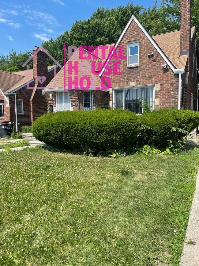 Building Photo - 3 BEDROOM 2 BATH BUNGALOW FREE PRE-SCREEN