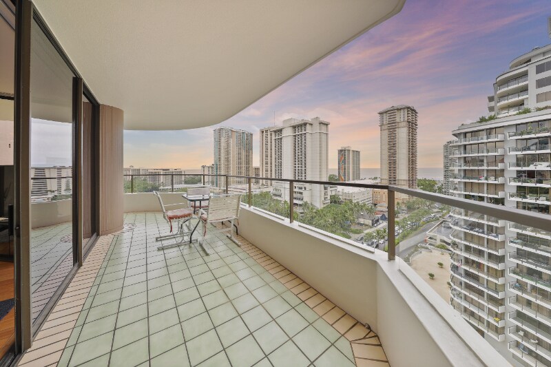 Building Photo - 1910 Ala Moana Blvd