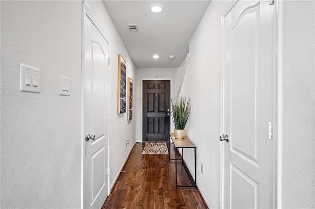 Building Photo - 15827 Copper Oak Ln
