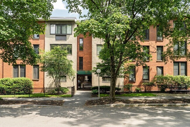 Primary Photo - 32 Juniper St