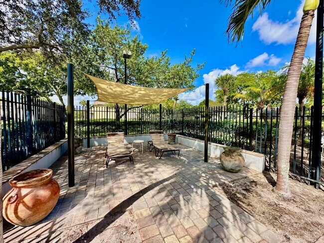 Building Photo - 640 Cypress Club Way