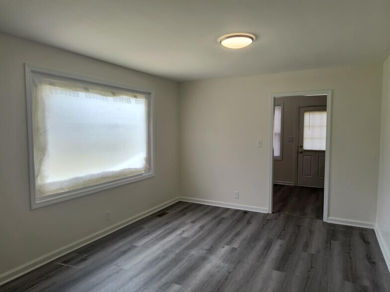Building Photo - 807 E Happy Hollow Dr