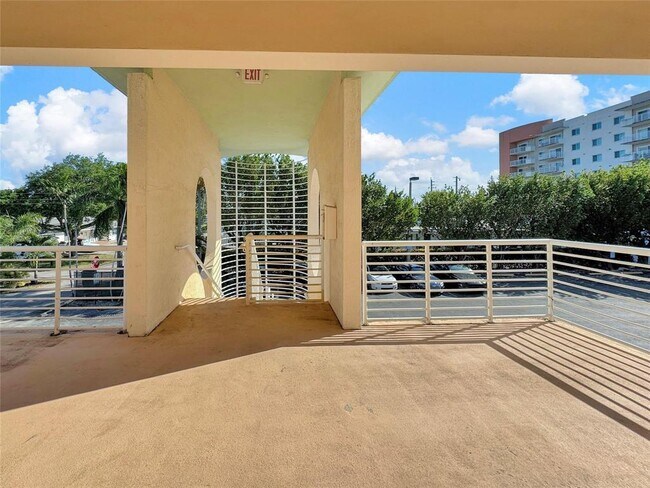 Building Photo - 200 E Dania Beach Blvd