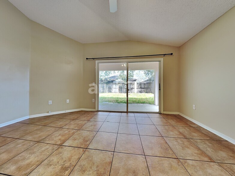 Building Photo - 4426 Country Hills Blvd