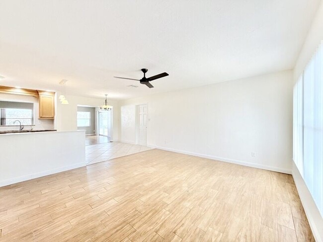 Building Photo - 2701 56th Ln N