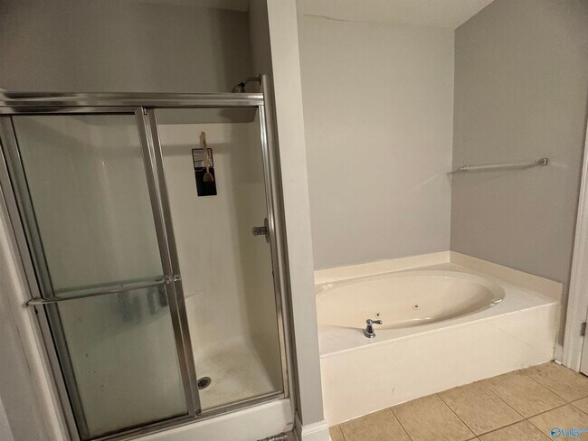 Building Photo - 468 Shamrock Dr