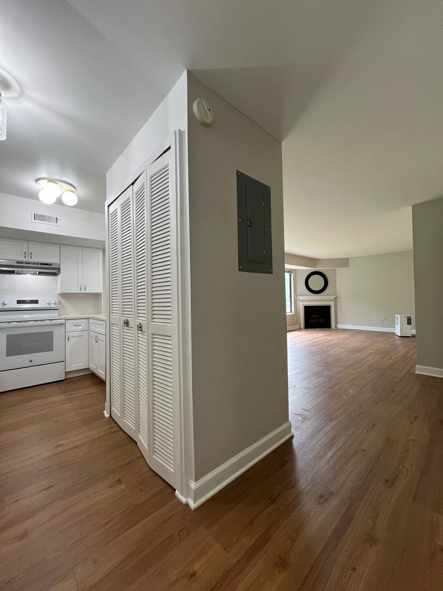 Building Photo - 225 Briarcrest