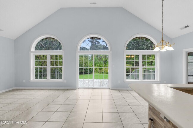 Building Photo - 907 Port Royal Ct