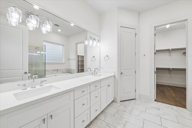 Building Photo - 1222 W 21st St
