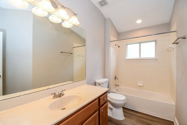 Building Photo - 672 Mandy Oaks Dr