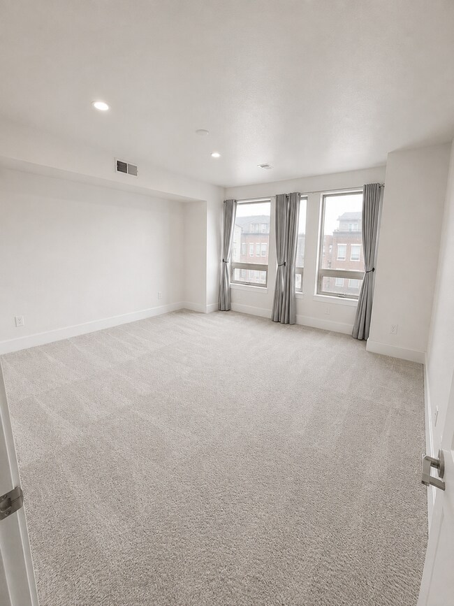 Building Photo - 514 Promenade Dr