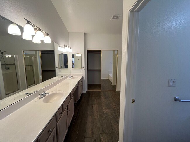 Building Photo - 4 Weeks of Free Rent! - Three bedroom Sing...