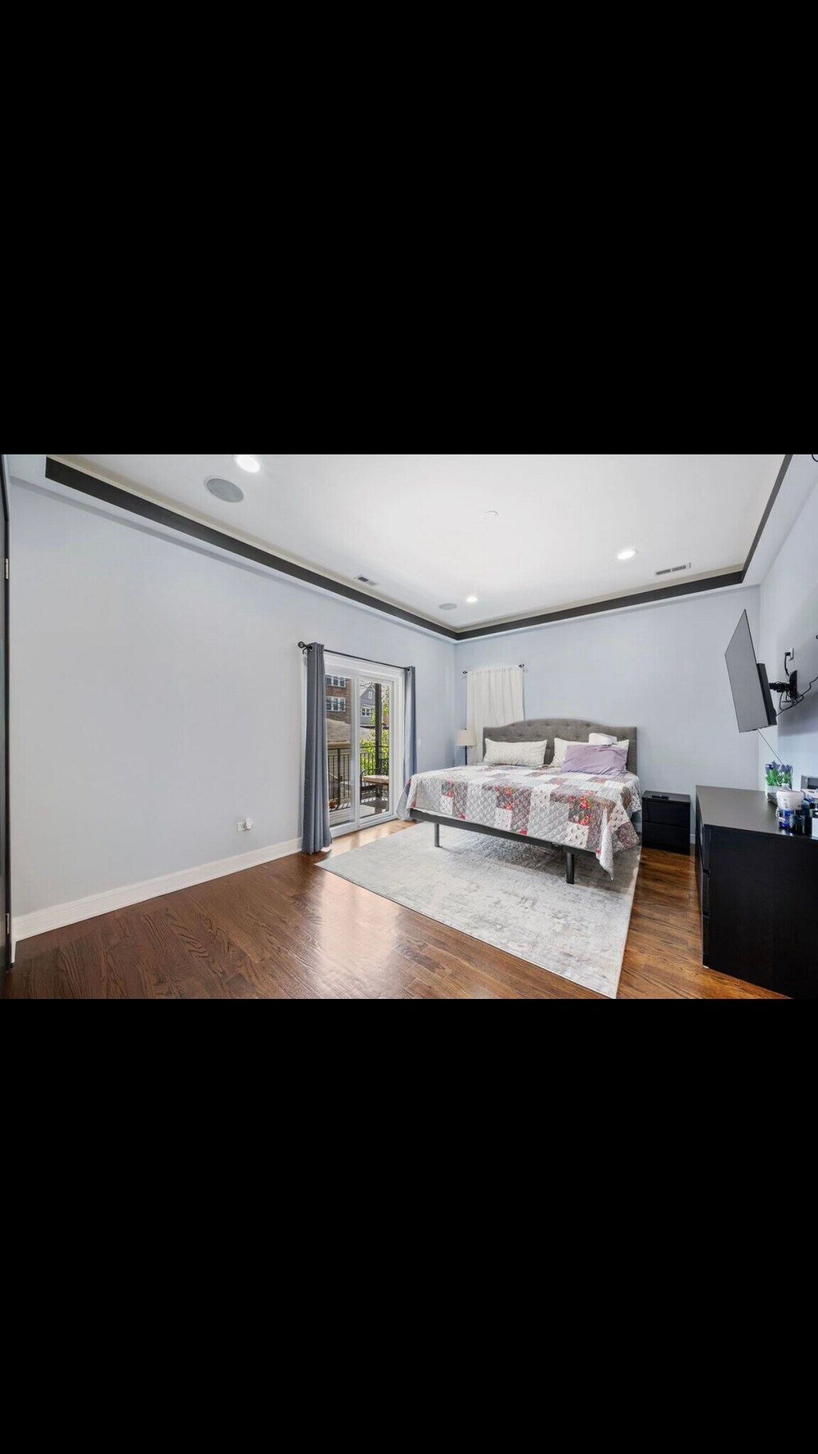 Primary bedroom - 4133 W Hirsch St