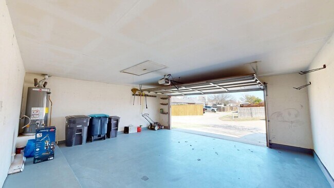 Building Photo - 7812 Silver Sage Dr