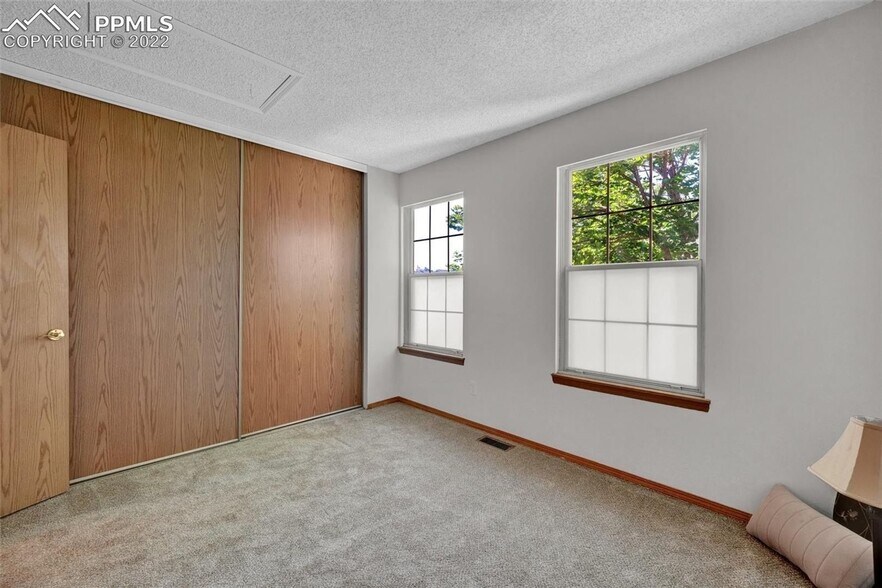 Building Photo - 3467 Queen Anne Way