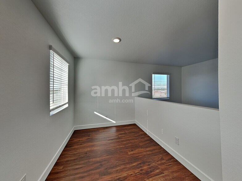 Building Photo - 6621 S 42nd Ln