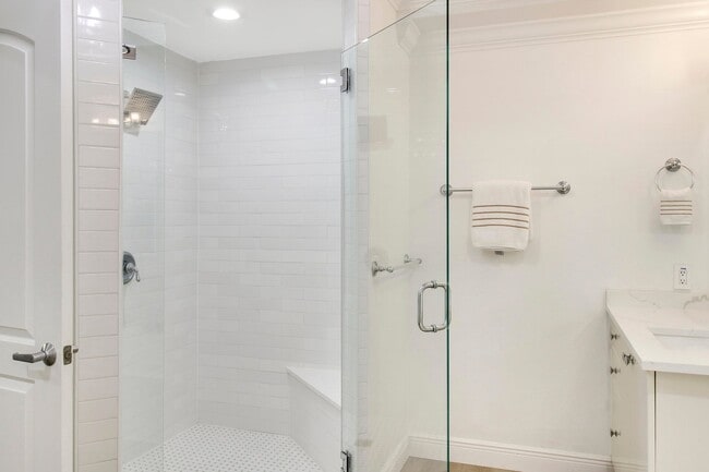 Building Photo - 801 S Olive Ave