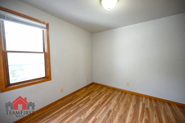 Building Photo - 608 Central St