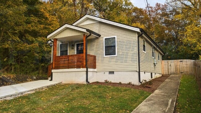 Building Photo - 205 S 11th St