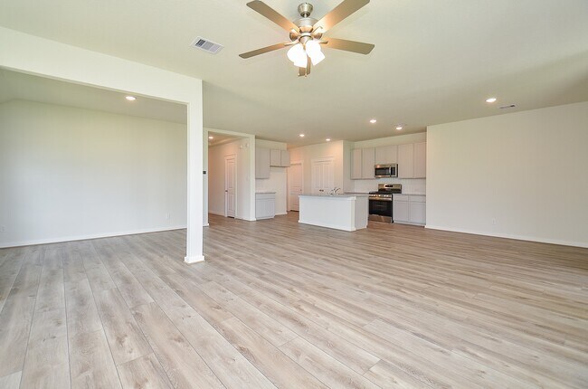Building Photo - 4656 Peony Grn Dr