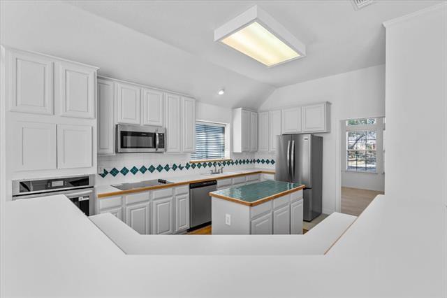 Building Photo - 8408 Falconet Cir