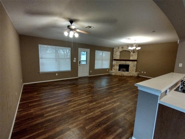 Building Photo - 136 Trinity Dr