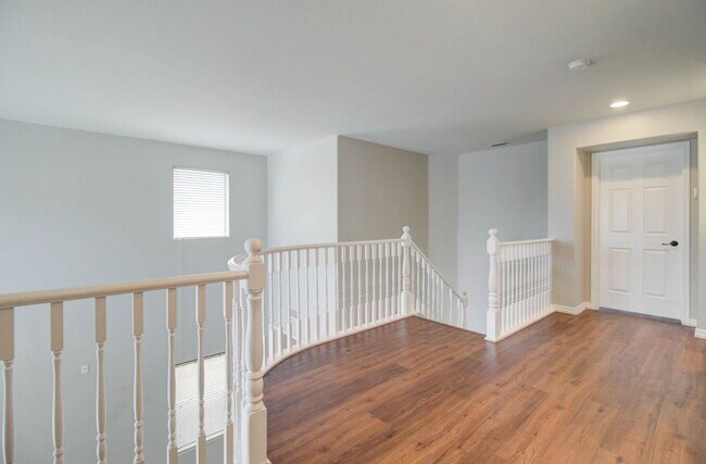 Building Photo - 2143 W Marconi Ave