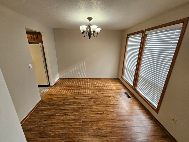 Building Photo - 855 Fran St SE