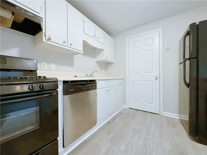 Building Photo - 1449 Springleaf Cir SE