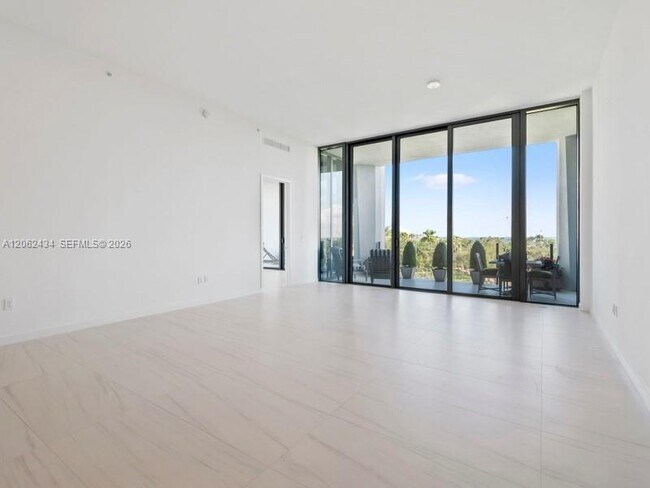 Building Photo - 2811 S Bayshore Dr