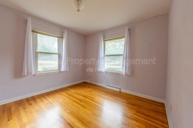 Building Photo - 2726 Applelane Ave