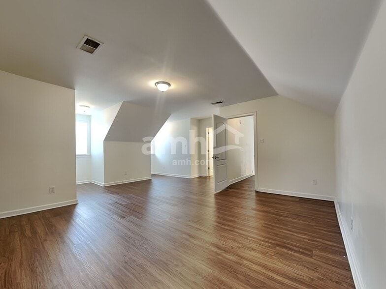 Building Photo - 7501 Mary Dr