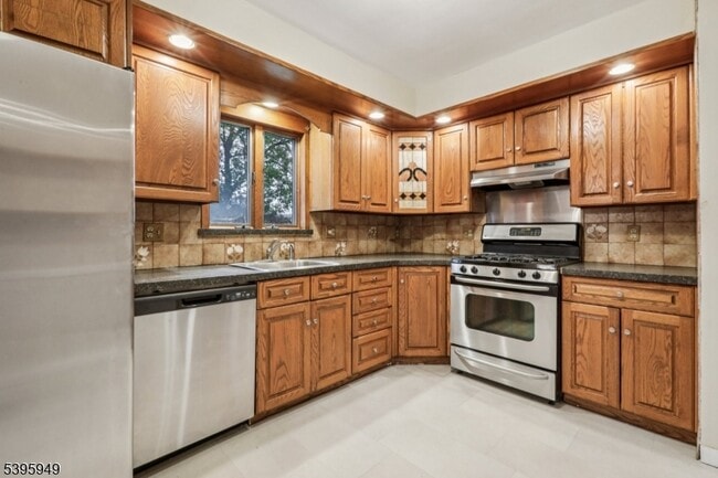 Building Photo - 145 Vivian Ave